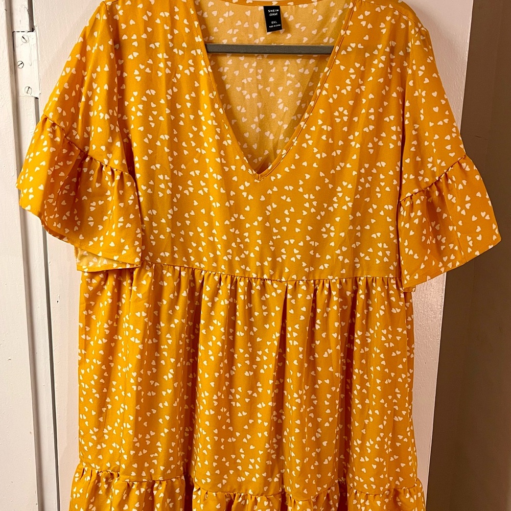 SHEIN Yellow Heart Print V-Neck Tiered Dress. Knee length